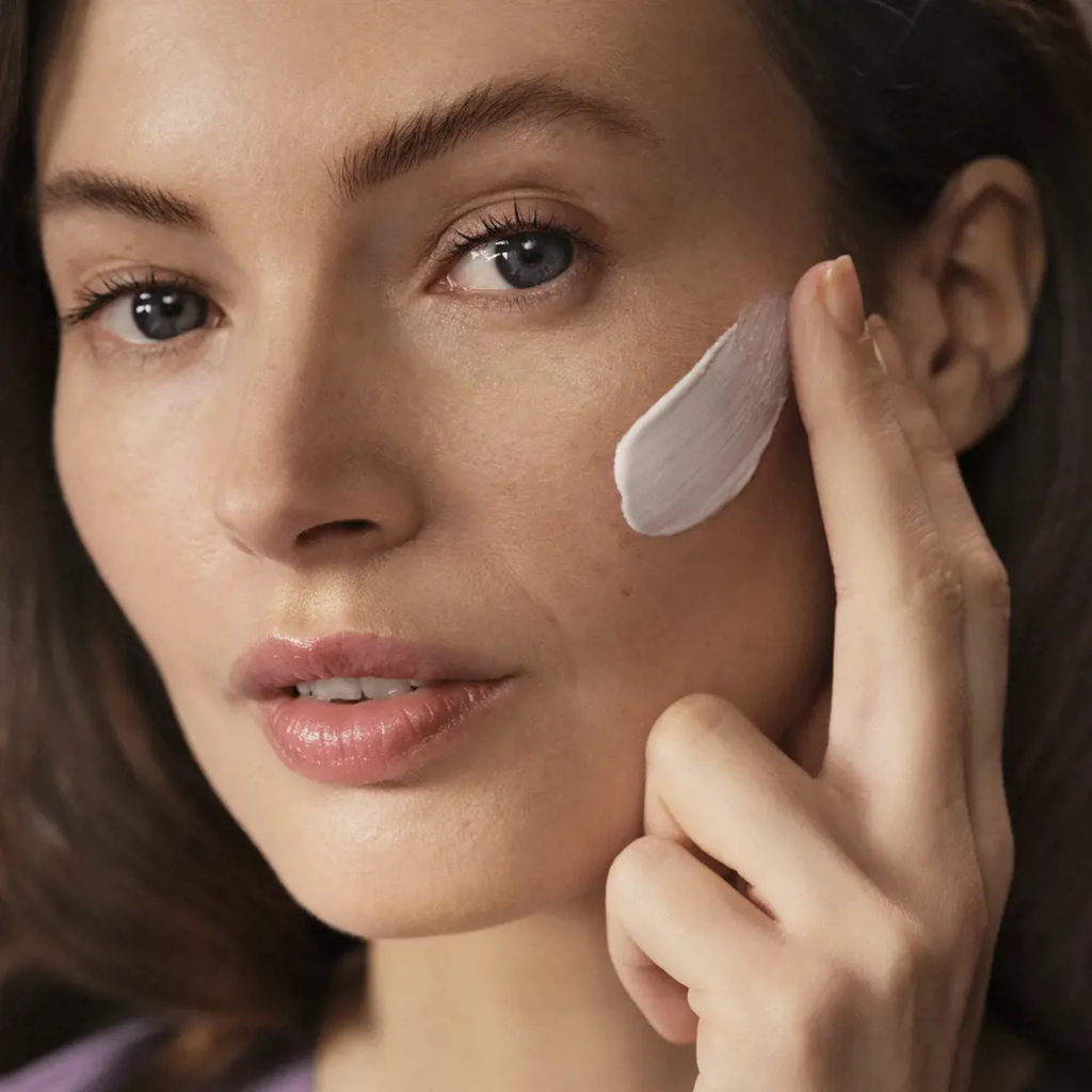 Oriflame Royal Velvet 2 Kat Daha Fazla Nem Sağlayan Sıkılaştırıcı Gündüz Kremi SPF 20 50 ml
