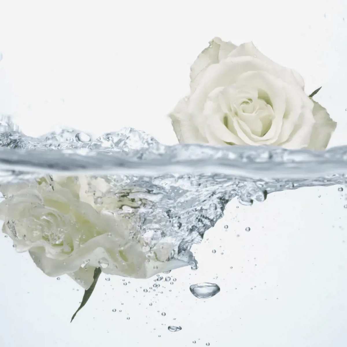 Oriflame Feminelle Dış Genital Bölgeler İçin Gül Suyu Özlü Temizleme Jeli 300 ml
