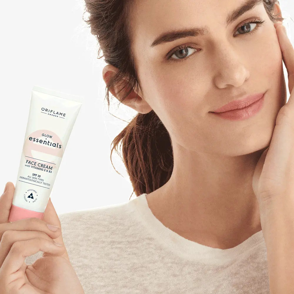 Oriflame Glow Essentials E &amp; B3 Vitaminli SPF 10 Yüz Kremi 50 ml